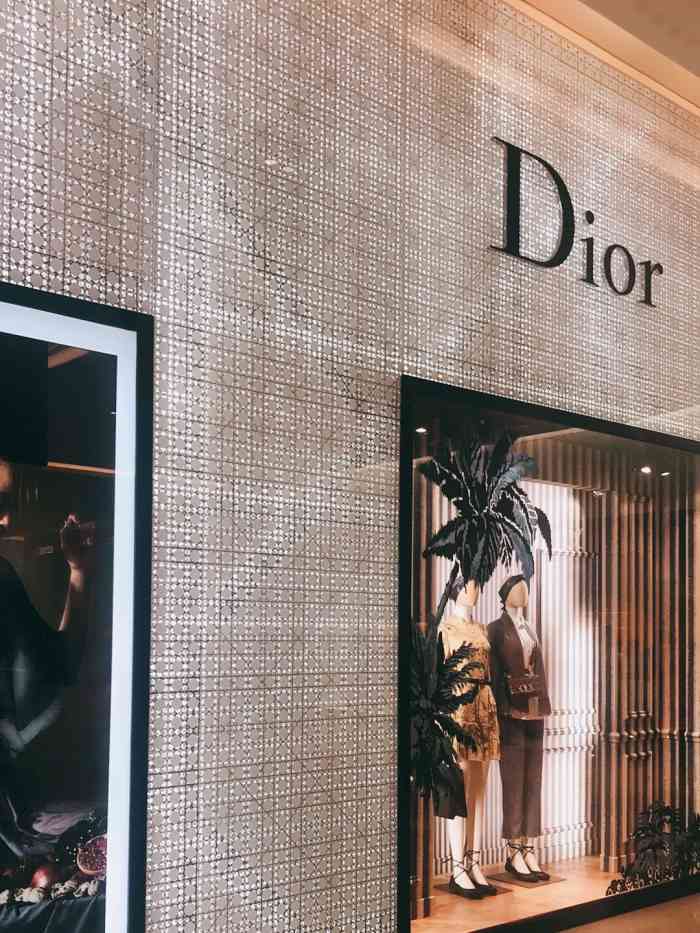 dior迪奥(万象城女装店)-"新的一年送自己一个小礼物万象城购买力真.