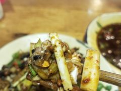 -拈签一笑黄牛肉辣卤串串