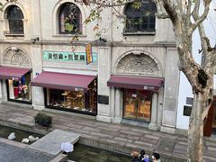 二樓餐位view-猫的天空之城概念书店(杭州南宋御街店)
