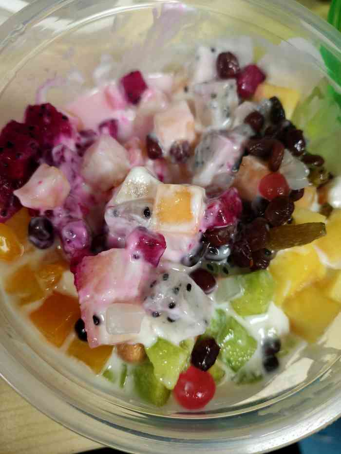 非常好吃非常细致的水果捞,我上个星期几乎每天都点,每次都会送好吃的