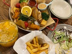 烟熏三文鱼藜麦沙拉-The Good Place好地方·Brunch·coffee(国贸店)