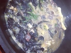 -粘豆包柴火铁锅炖