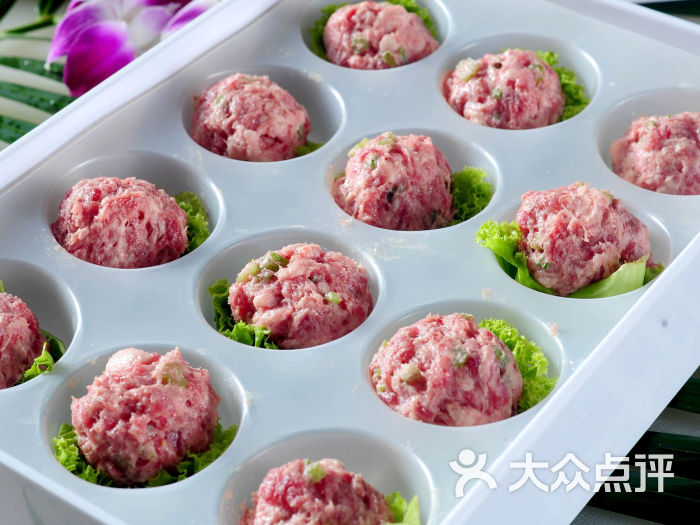 手剁猪肉芹菜丸子