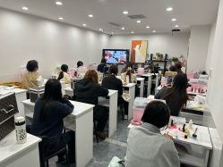 -小乐化妆美甲半永久培训学校