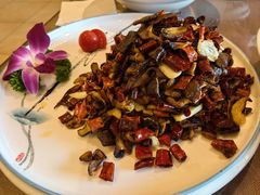 干椒炒牛肝菌-湖泉水云间餐厅·弥勒地道菜(B座店)