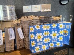 -瑞幸咖啡(皇岗村广场中庭店)