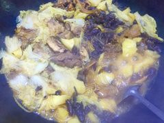 -粘豆包柴火铁锅炖
