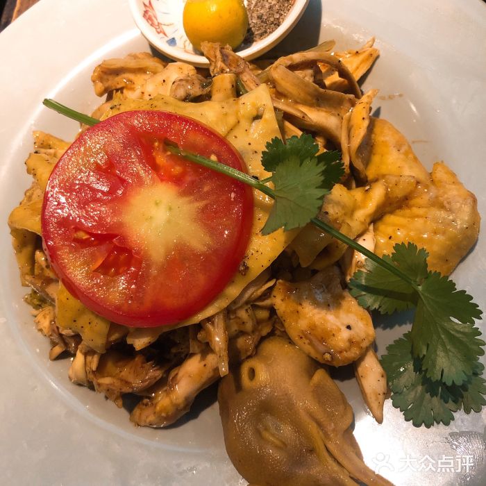 大头虾越式风味餐厅(光明广场店)越式盐焗麻油鸡图片