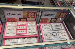 -周生生Chow Sang Sang(新世界店)