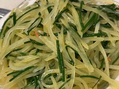 沙葱土豆丝-内蒙联营烧麦 草原石榴红(护国寺店)