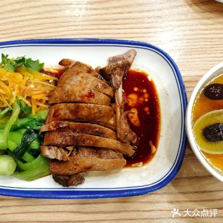 踩雷：除了菜品配色好看外，跟好吃完全无关，不会二刷