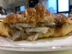 牛角包烧麦-不正咖啡(万达尊店)