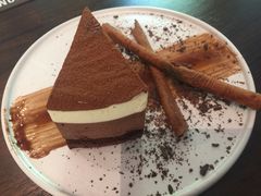 -Chom Cafe and Restaurant