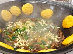 玉米饼-小火炕铁锅炖鱼