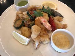 炸海鲜蔬菜拼盘-WOLFGANG PUCK KITCHEN & BAR(迪士尼小镇店)