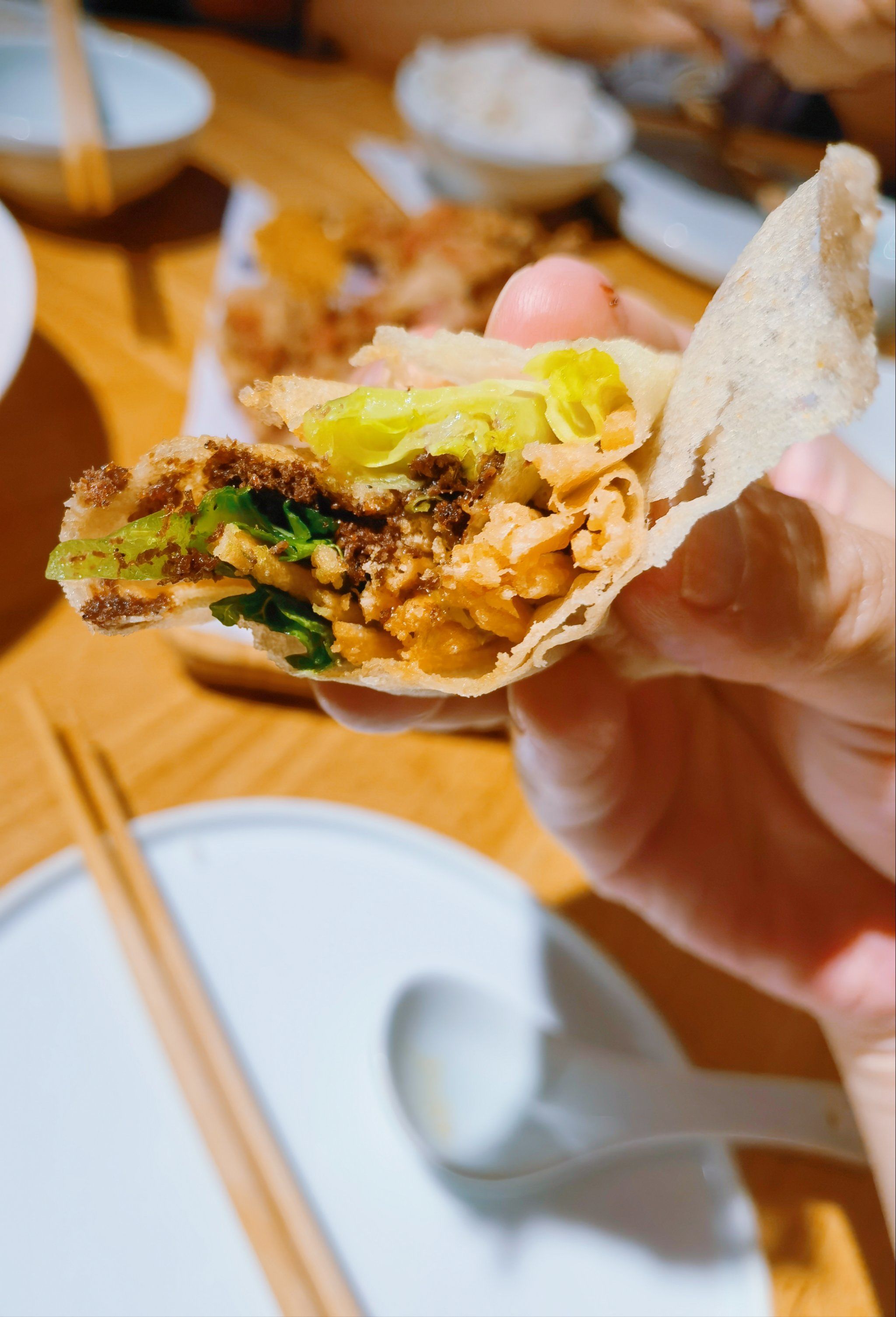 这是什么神仙吃法,香油沫合酱卷煎饼吃也太香了