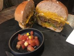 -HIGH FIVE哈福手工汉堡(桂林路店)