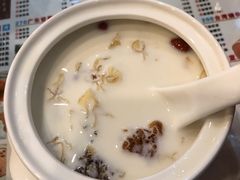 冰糖雪耳桃胶奶-广信牛奶甜品世家(台东店)