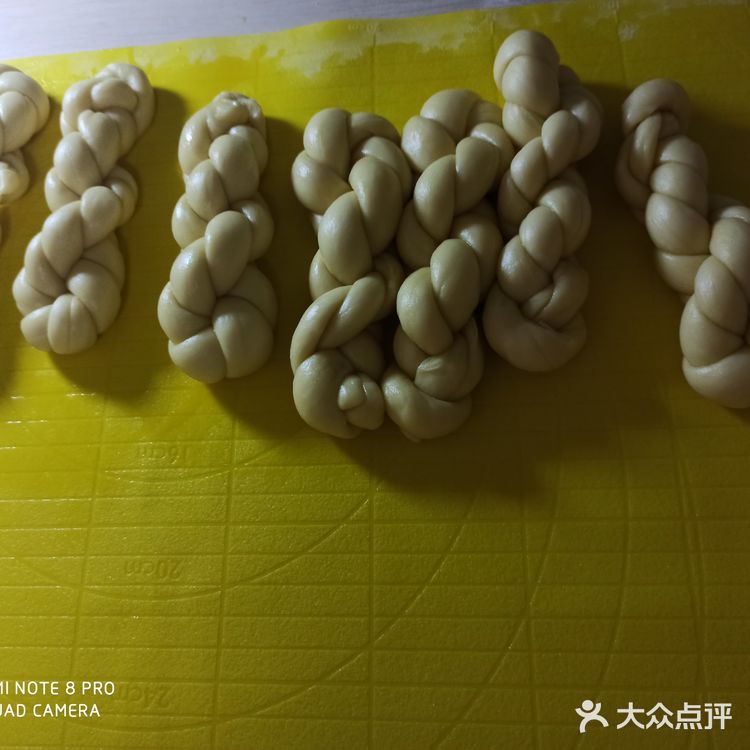 朋友圈里看到有人自己做麻花，老公说他也很想吃