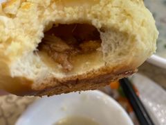酥皮菠萝叉烧包-金榜大酒店-中餐