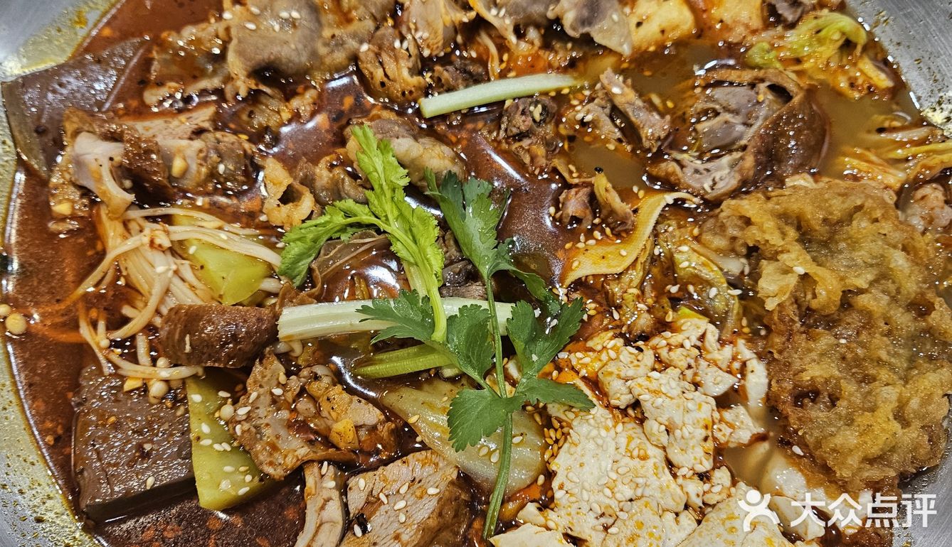 这家冒烤鸭里居然还有炸蛋，豆花，玩的很溜呀