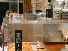 面包甜点陈列柜-来回·咖啡(天河南店)