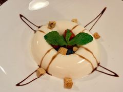 意式奶冻配浆果-安妮意大利餐厅(国贸店)