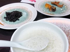 泉水砂锅粥配杂咸-潮汕味道·煮海餐厅(金麟大厦店)