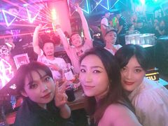 -UP嘻哈酒吧(粉巢店)