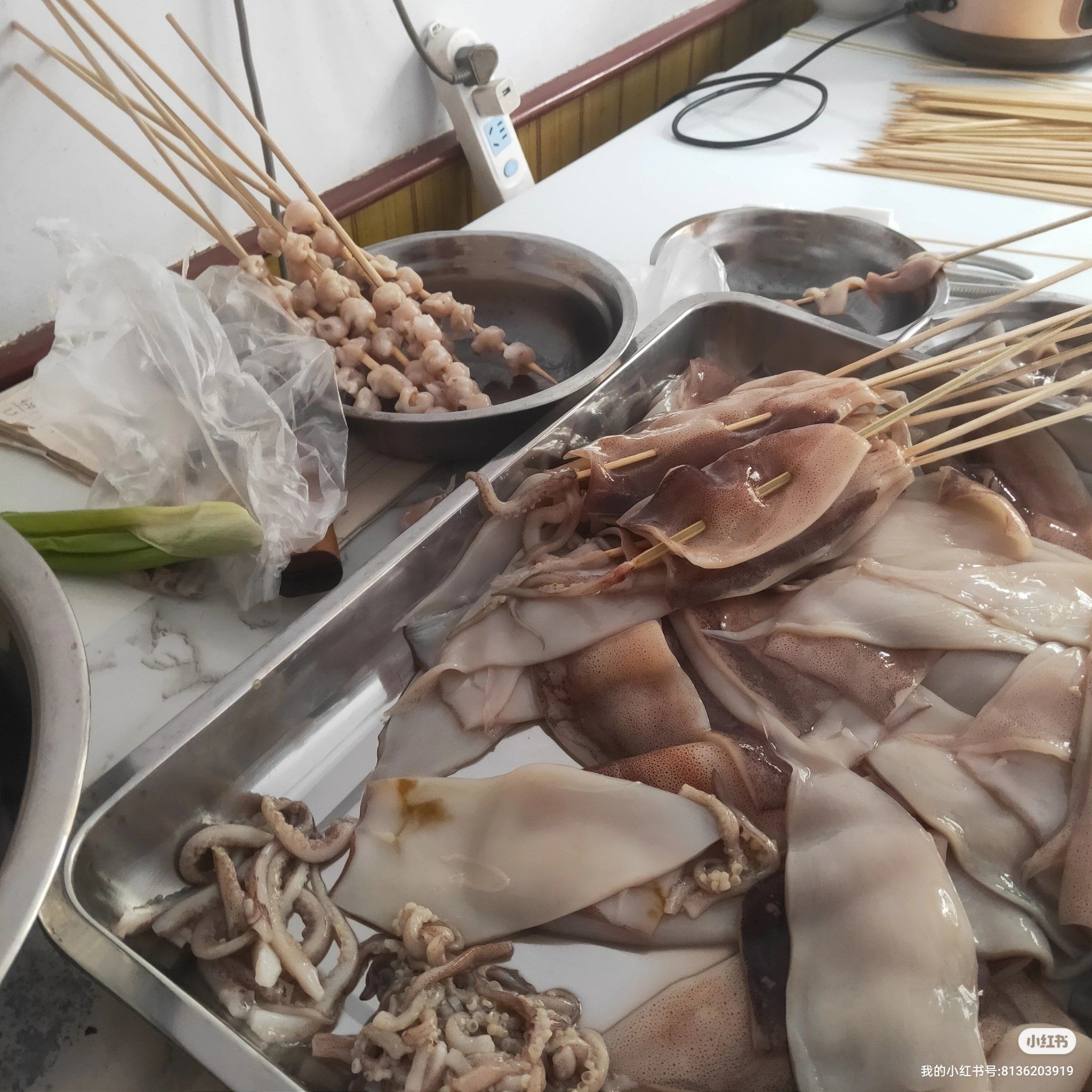 都说鱿鱼用火碱泡的,更有甚者说鱿鱼用福尔马林泡的,我不知道别人家有