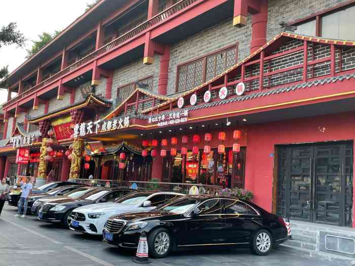 云龙天下火锅(琴台路店)-"位置:琴台路中间,很好找,晚上这边夜景挺.