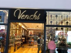 门面-VENCHI 闻绮(上海佛罗伦萨小镇店)