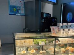面包甜点陈列柜-喜茶(上海北外滩来福士店)