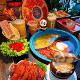 小龙虾+啤酒🍺+甜品冰沙🍧+火锅🍲组合=吼堂