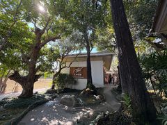 -Chom Cafe and Restaurant