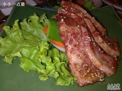 冠军牛排，一份实在不够啊-炼火烤肉店