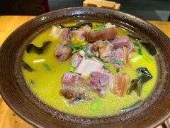 -帅巴人舅母子腊蹄民俗村