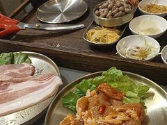 -围炉肉舍•炭烤活鳗•丹东海鲜烤肉(步行街店)