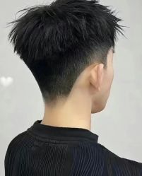 -一家只做男发烫染的店