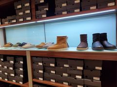 -UGG(燕莎奥特莱斯购物中心店)