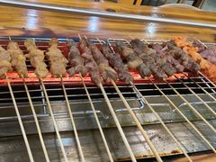 -哈尔滨小酒馆·鲜肉现穿自助烧烤(康新花园店)