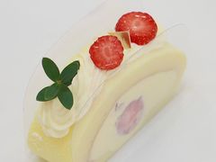 草莓卷-芷桦咖啡(新城市广场店)