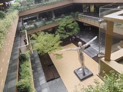 -瑞虹新天地月亮湾