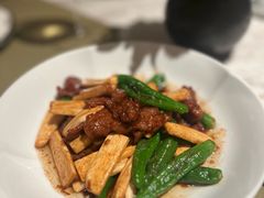 鸡枞菌辣椒茭白炒雪花肉片-新荣记(新源南路店)