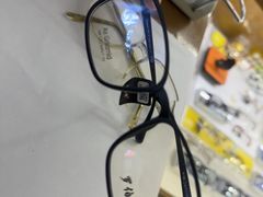 -罗伯特眼镜·蔡司官方授权(罗湖国贸店)