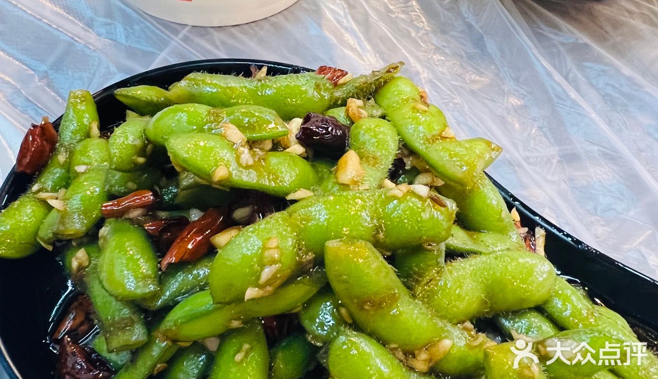 藏在粮道街里的一家龙虾火锅宴
