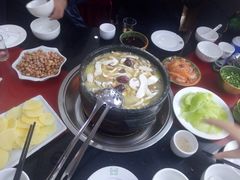 -南渝食府.墨脱石锅松茸鸡