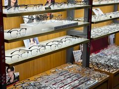 -优医视平价眼镜蔡司依视路折扣工厂店(十里堡店)