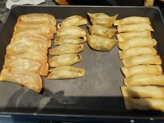 虾仁煎饺和锅贴-金海湾自助餐厅(金陵饭店)