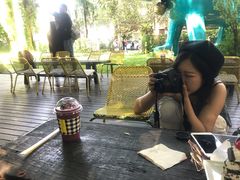 -莓园冰淇淋店